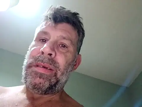 stud2512 élő XXX-chatje