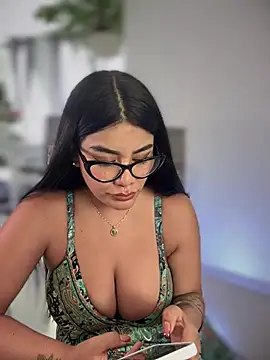 Issane_Peru Live XXX-chat