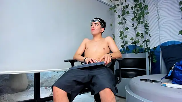 XXX chat uživo modela AxelStong