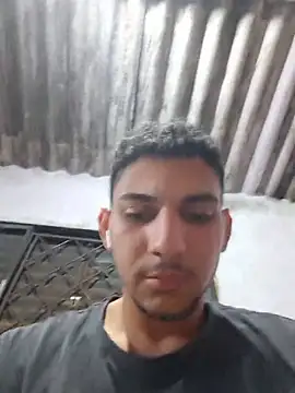 Chat +18 de andre_oliver2 ao vivo
