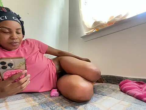 TheRealOshunQueen live XXX chat