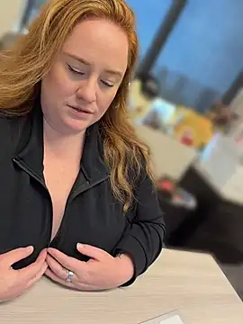 HelloTitti Live XXX Chat
