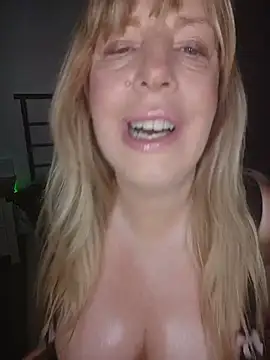 msjuicylucy1982 – Naživo XXX chat