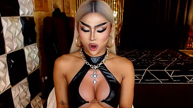 MassiveCockTrans' Live XXX Chat