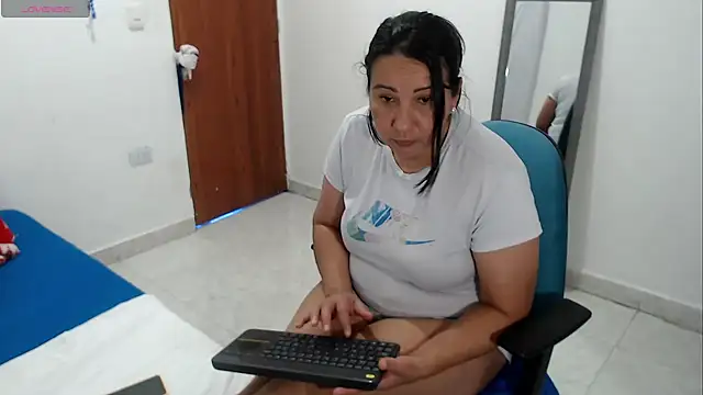 Онлайн чат XXX LAURA_Foxht