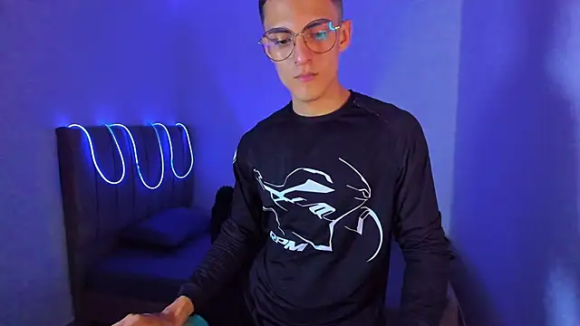 Matiius18 Live XXX-Chat