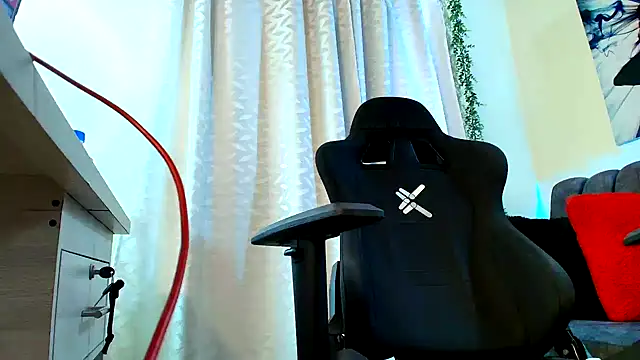 แชท XXX สดของ LUCYMILF_SEXY