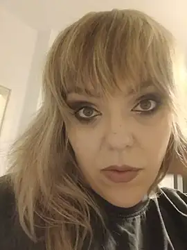 ZoeSkyee's Live XXX Chat