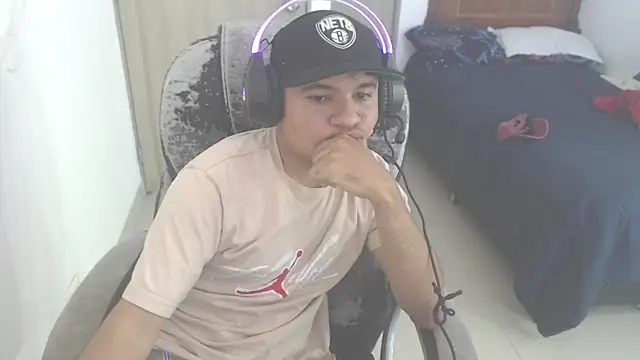 ThiagoHoyosn Live XXX chat