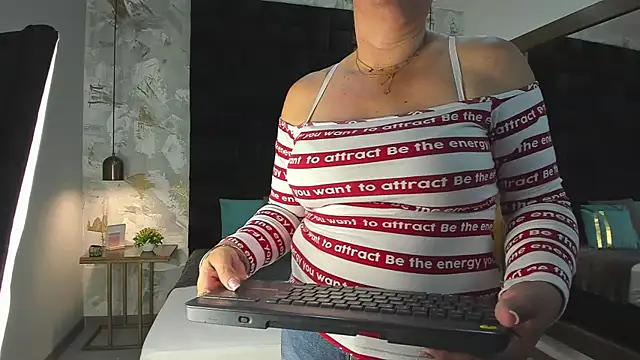 Chat +18 de CharlotteG_ ao vivo