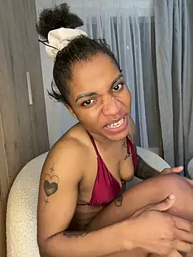 Chatroom XXX en direct de Milkypucy