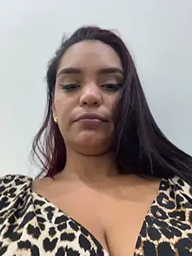 Sara-77 Adlı Modelin Canlı XXX Sohbeti