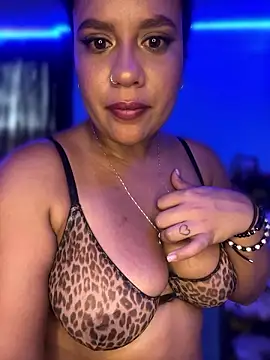 AnnieSinclair 실시간 채팅방