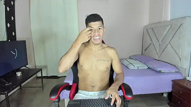 Toptony22 লাইভ XXX চ্যাট