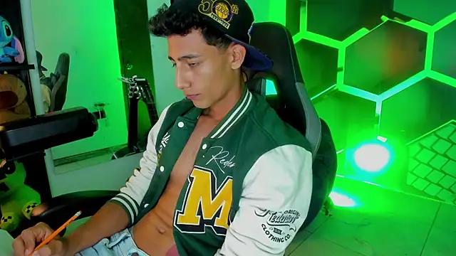 Živý XXX chat MaxiimoRomano_