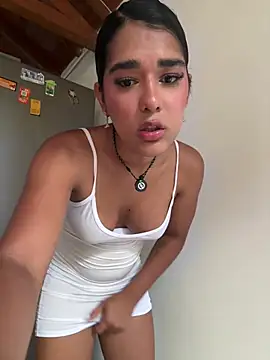 EmmaRoux_ élő XXX-chatje