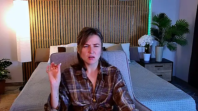EmeraldGlow's Live XXX Chat