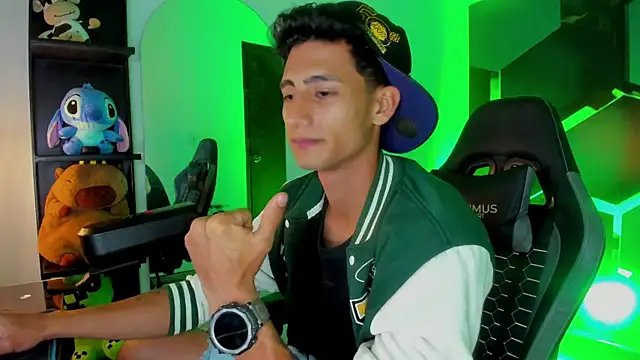 MaxiimoRomano_ লাইভ XXX চ্যাট