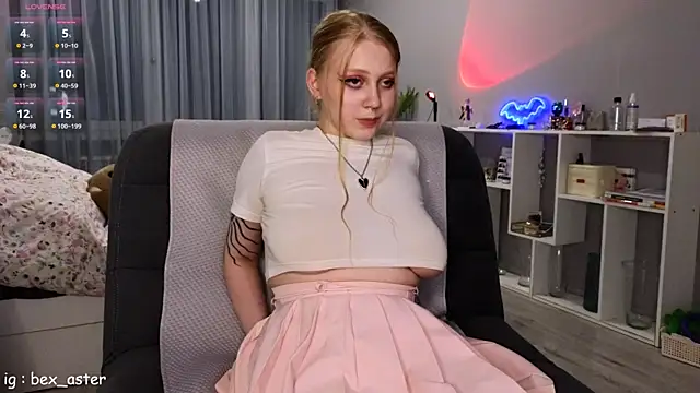 RebeccaAster's Live XXX Chat