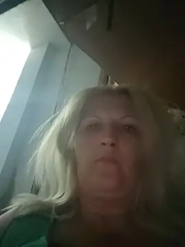 Divineblond Adlı Modelin Canlı XXX Sohbeti