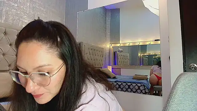 Chatroom XXX en direct de Antonella_Saa