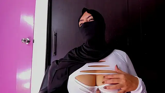 Qamar_KhalifaのライブXXXチャット
