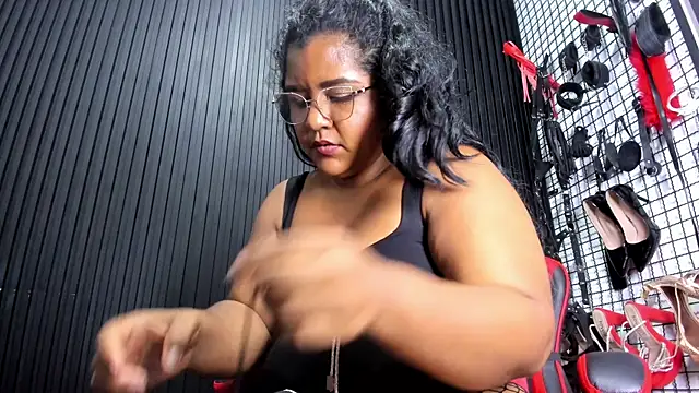 Chat +18 de Mommy_Big_Ass ao vivo
