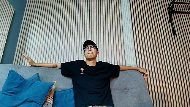 Keny_Romero লাইভ XXX চ্যাট