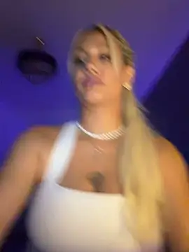 AlmaBby Live XXX-chat