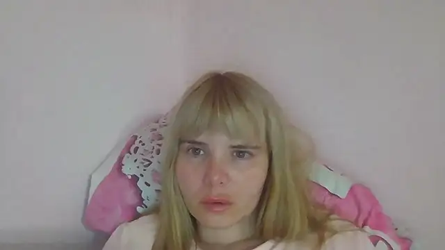 HornyElena Adlı Modelin Canlı XXX Sohbeti