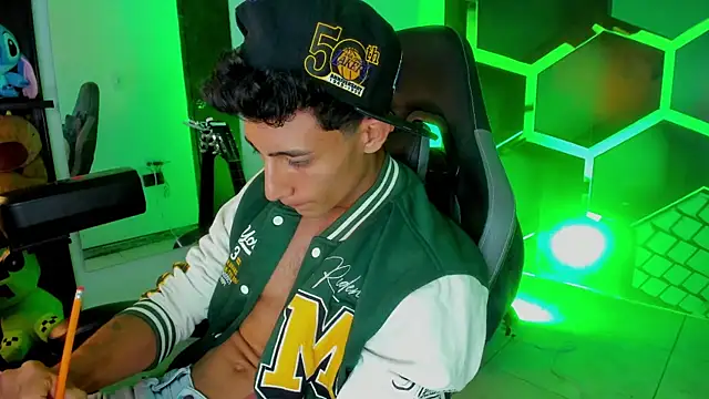 MaxiimoRomano_n Live XXX chat