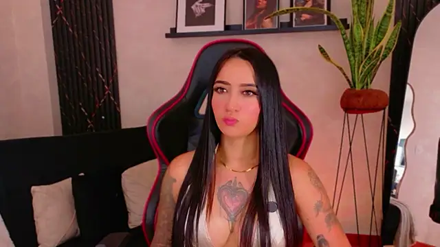 EmmyEvans1's Live XXX Chat