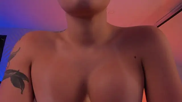 GiaFerrara Adlı Modelin Canlı XXX Sohbeti