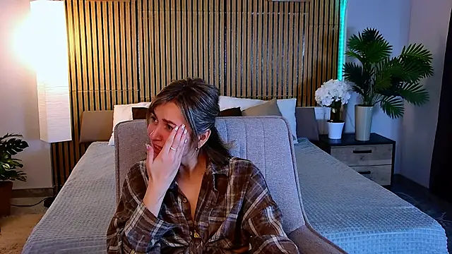 EmeraldGlow's Live XXX Chat