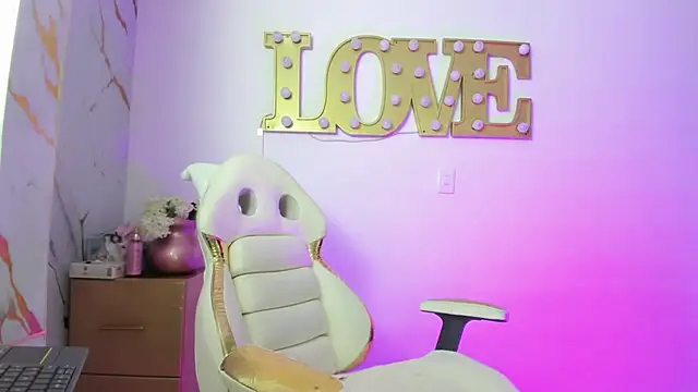 XXX chat uživo modela dianamilf