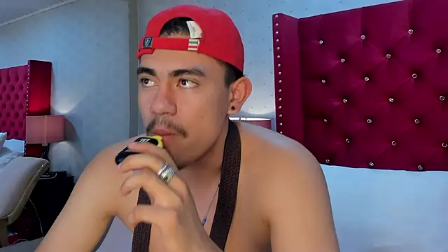 Chatroom XXX en direct de JadenJake
