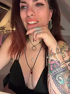 LunaMoongirl Adlı Modelin Canlı XXX Sohbeti