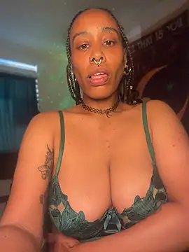 Chat XXX en directo de Lunalovesyou8