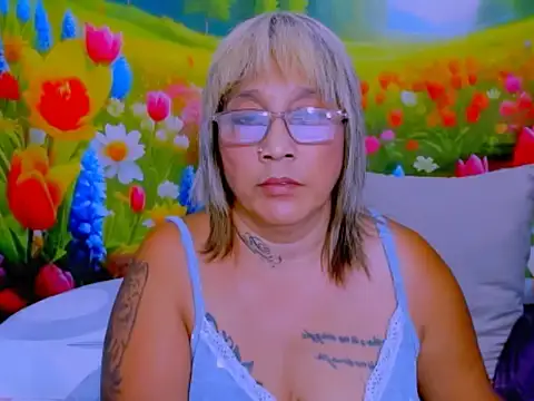 indianroxy Chat XXX live