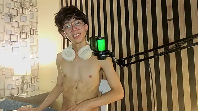 Twink_Sebas7 Adlı Modelin Canlı XXX Sohbeti