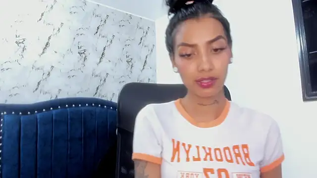 KarlaSlutSkinny__'s Live XXX Chat