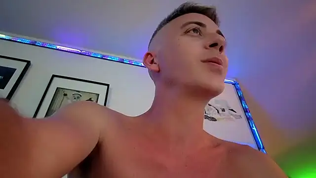 1Hugo1 Live XXX-Chat