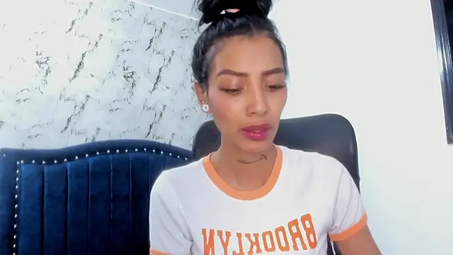 Chatroom XXX en direct de KarlaSlutSkinny__