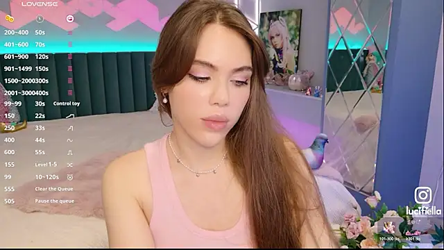 XXX chat uživo modela MimiForce