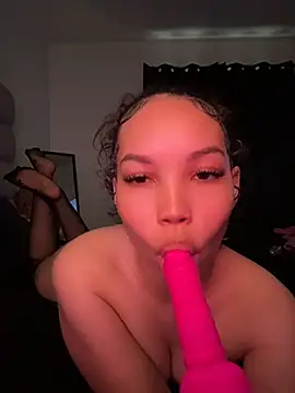 nikkiloveee's Webcam Show