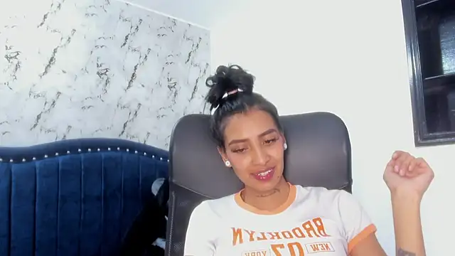 Živý XXX chat KarlaSlutSkinny__