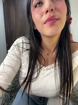 MiaJones21 – Naživo XXX chat