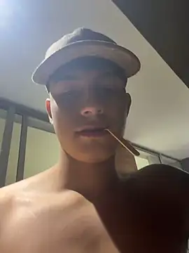 Lander_Cruz Show in webcam