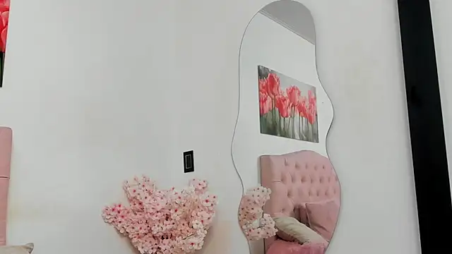pinky_f00x's Live XXX Chat