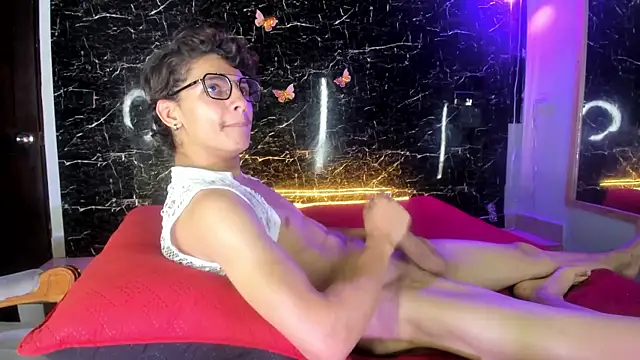 Adrian_Wolf Live XXX-chat